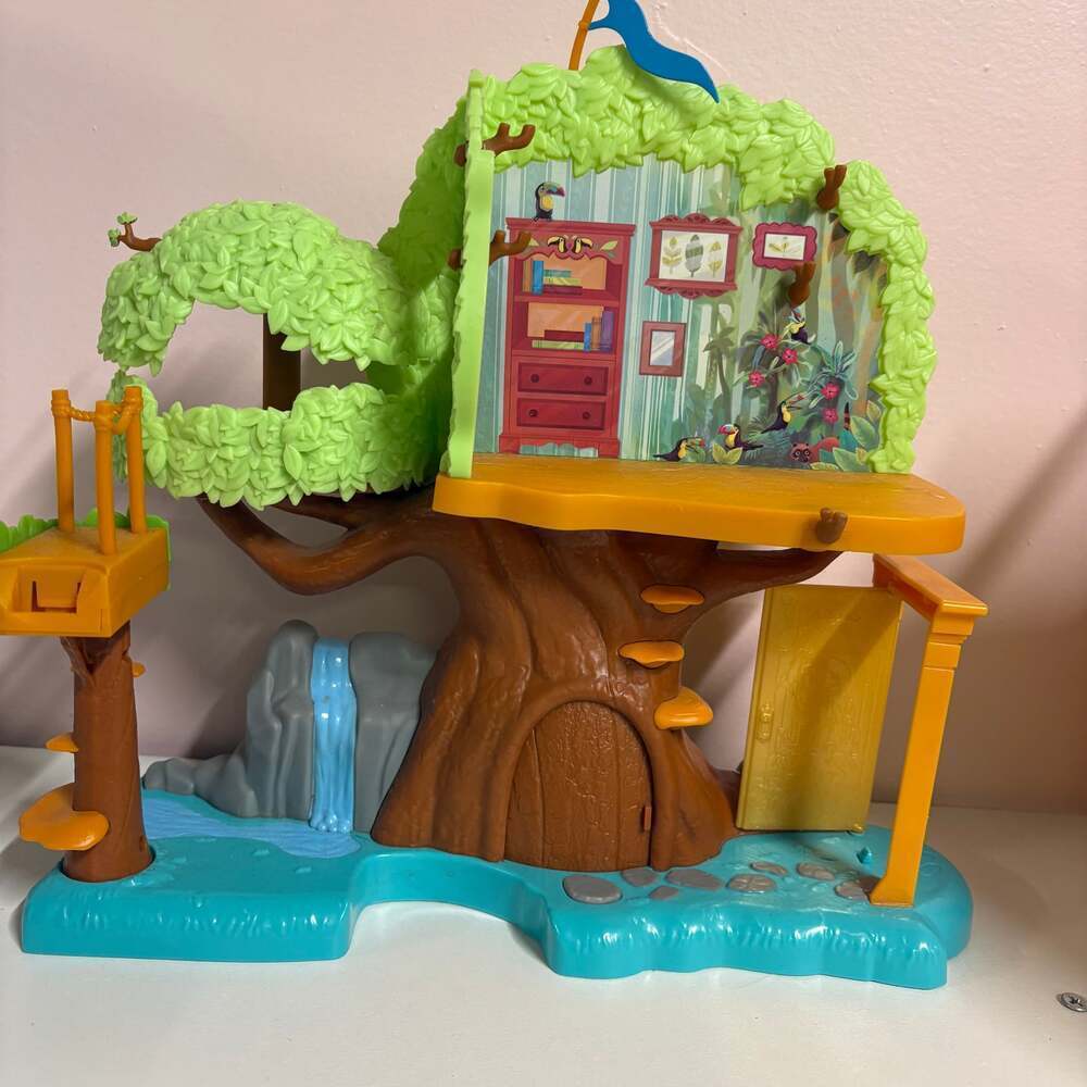 Disney Encanto Antonio's Tree House Playset - Picture 2 of 8